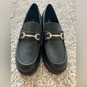 Soda “Bedale” ~ Women Round Toe Low Heel Lug Sole Slip-On Horse Bit Loafer Shoe
